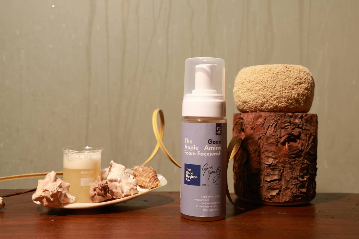 Chart comparing pH levels of common body washes vs. healthy skin pH range